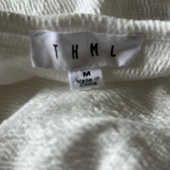 THML Women’s White Crinkle Crewneck Sleeveless Pullover Top Crotchet Accents M - Picture 12 of 14